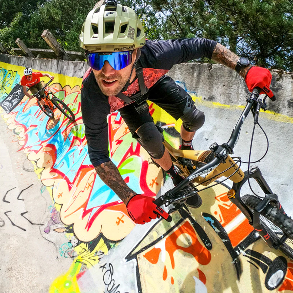 THE HAIL SAGAN 2000 POLARIZED