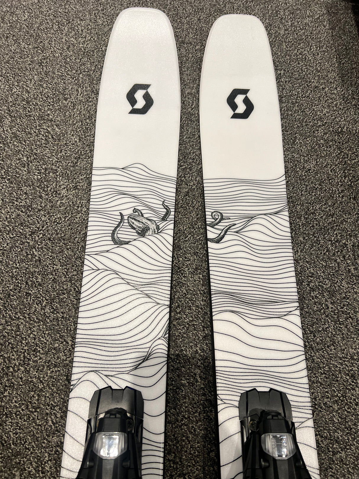 SEA 108 24/25 Ex Demo w/Strive 13 Bindings